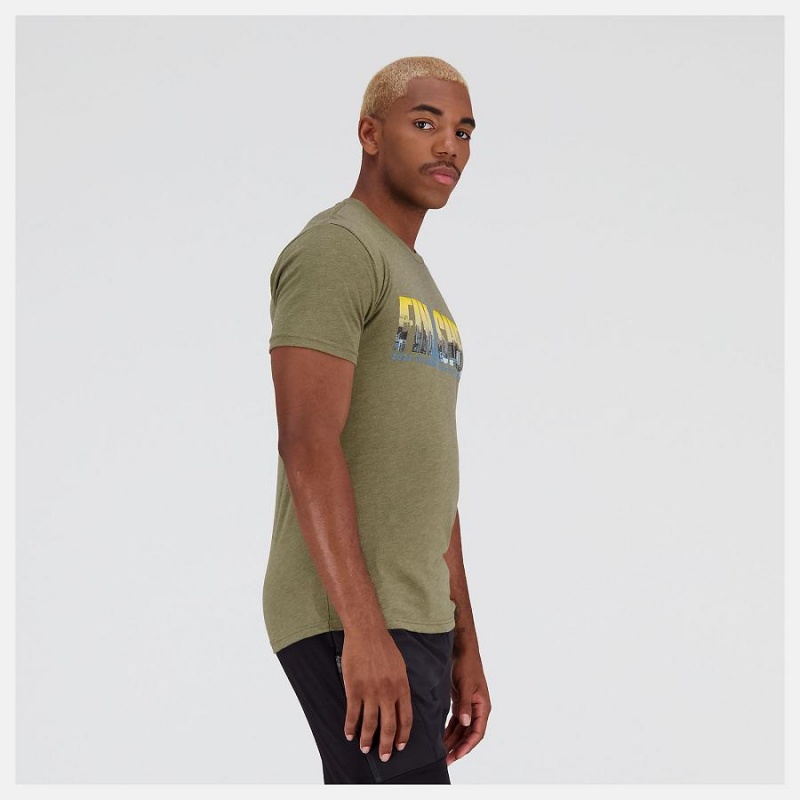 Tops New Balance NYC Marathon Finisher Skyline Estampadas Hombre Verde Oliva | EC 1541PQ