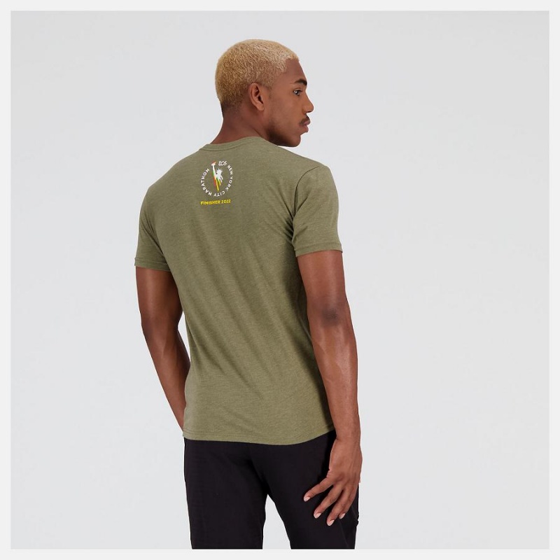 Tops New Balance NYC Marathon Finisher Skyline Estampadas Hombre Verde Oliva | EC 1541PQ