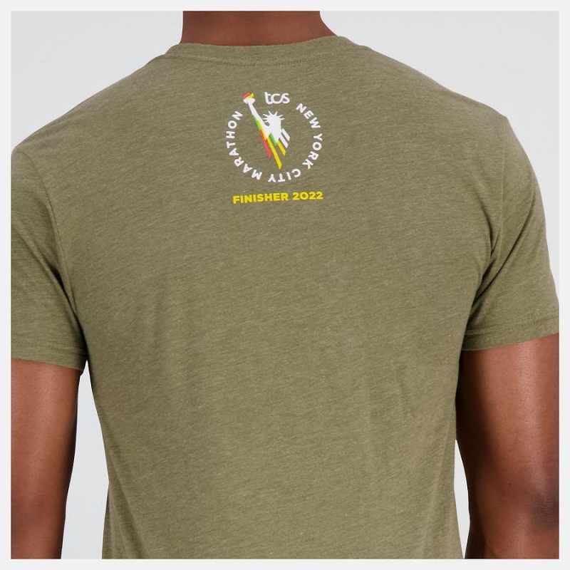 Tops New Balance NYC Marathon Finisher Skyline Estampadas Hombre Verde Oliva | EC 1541PQ