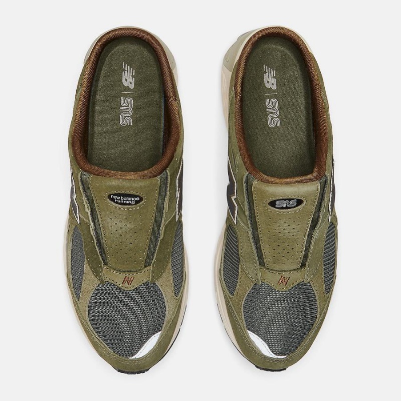 Zapatillas Lifestyle New Balance SNS x 2002R Mule Hombre Verde Oliva | EC 1706LH